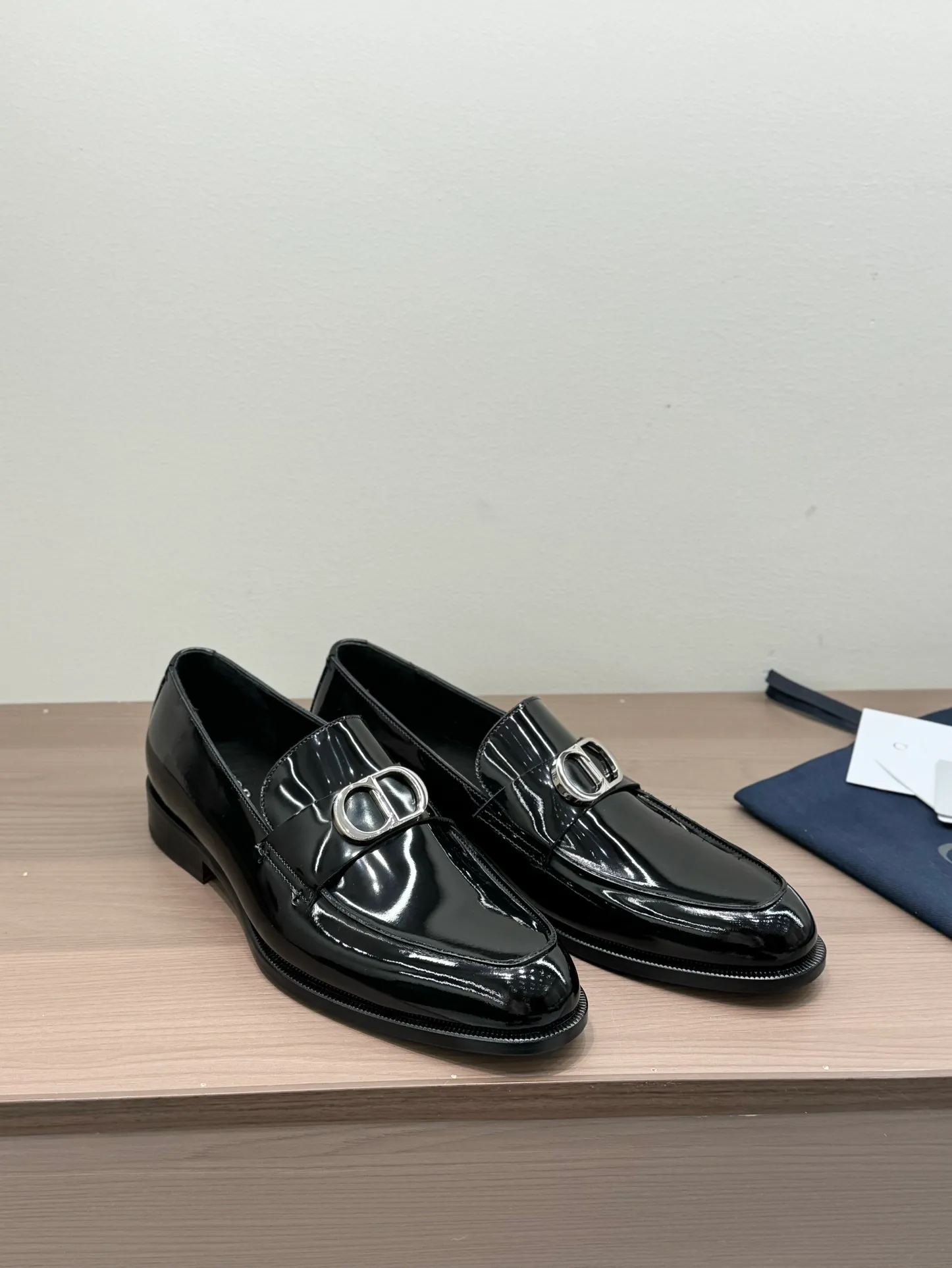 [Dior] Top P: 960💰 Standard code 39-44 (38.45.46 custom-made, non-returnable and non-exchangeable) Dior Dior's latest high-end men's boutique casual leather shoes, imported cowhide upper, water-dyed cowhide lining, imported leather outsole, perfect details are impeccable.
